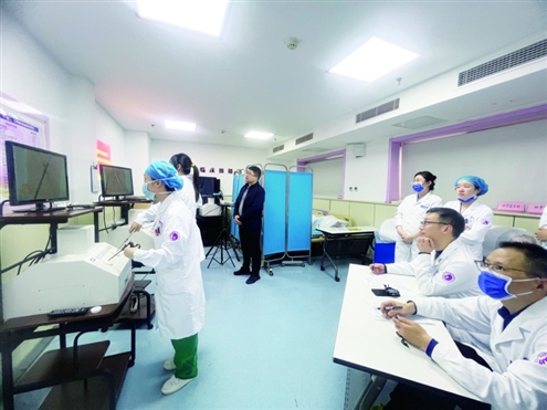 医院定期进行“三基”笔试和操作考试